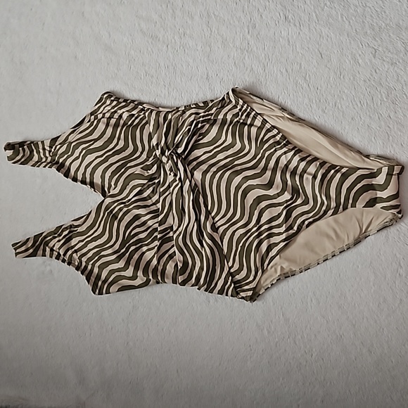 *NWT* Andie The Capri One Piece Swimsuit - Picture 4 of 13